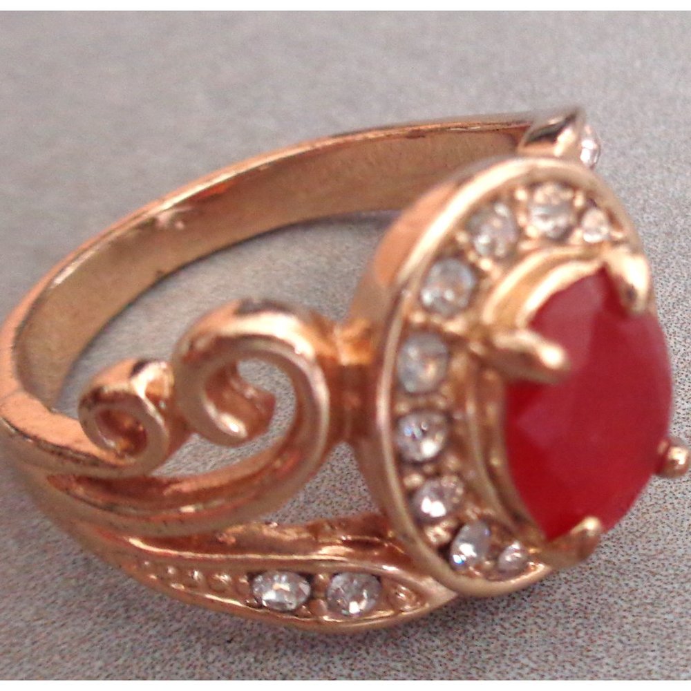 RED RUBY LADYS STUNNING HAND CRAFTED RING SIZE 8